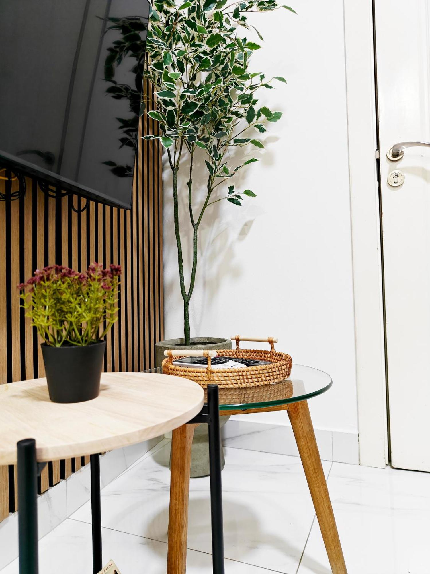 Happiness Apartment *